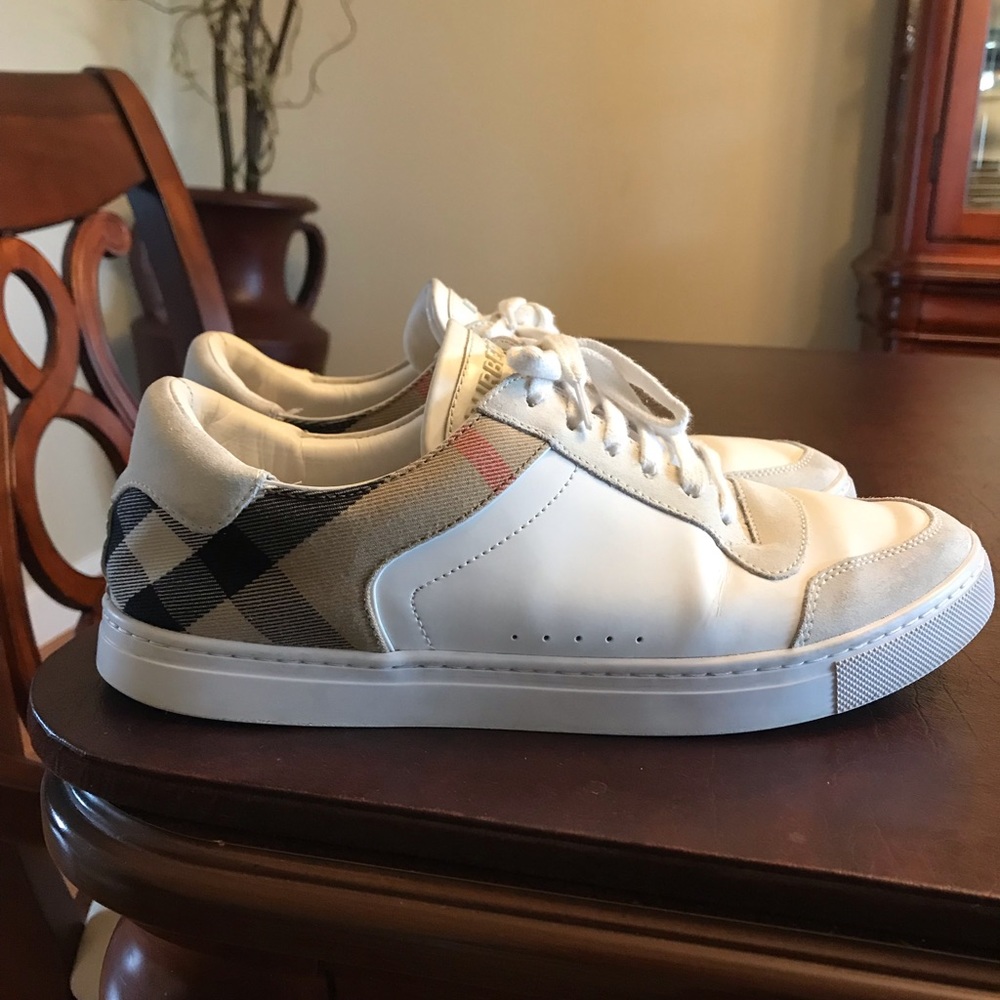 Burberry Men’s check white sneaker size US 10 (But a EU size 9)